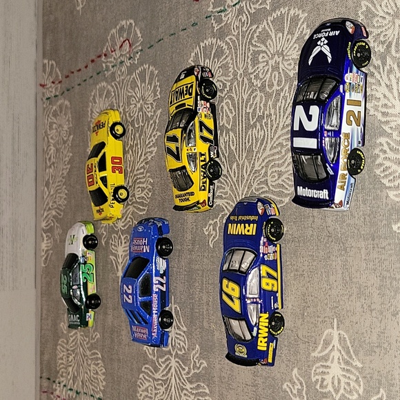 Vintage | Lot of 45 1:64 Scale Nascar Cars & Trucks - Picture 8 of 10